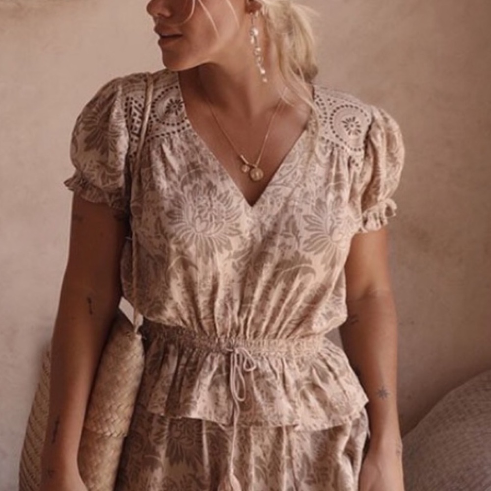 Spell NWT Lioness Cap Sleeve top XL